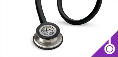 3M Littmann Classic III -stetoskooppi valkoisella taustalla.
