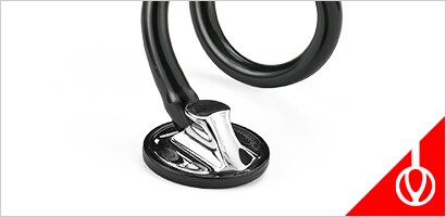 3M Littmann Master Cardiology -stetoskooppi valkoisella taustalla.
